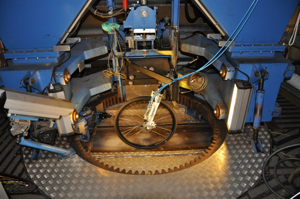 VTI stationary tyre test facility, during a test with a bicycle tyre. 