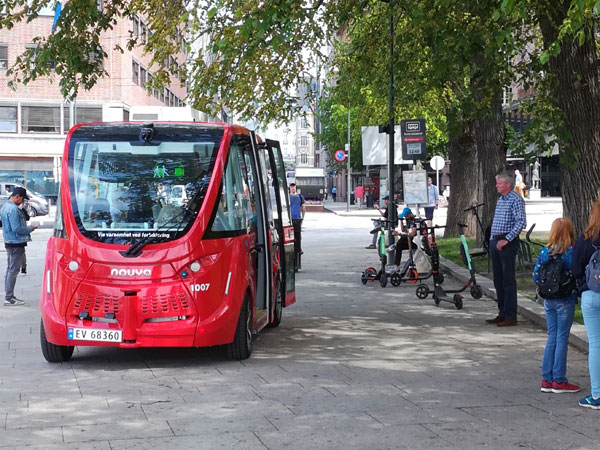 TØI researchers have tested autonomous buses in more complex traffic environments. 